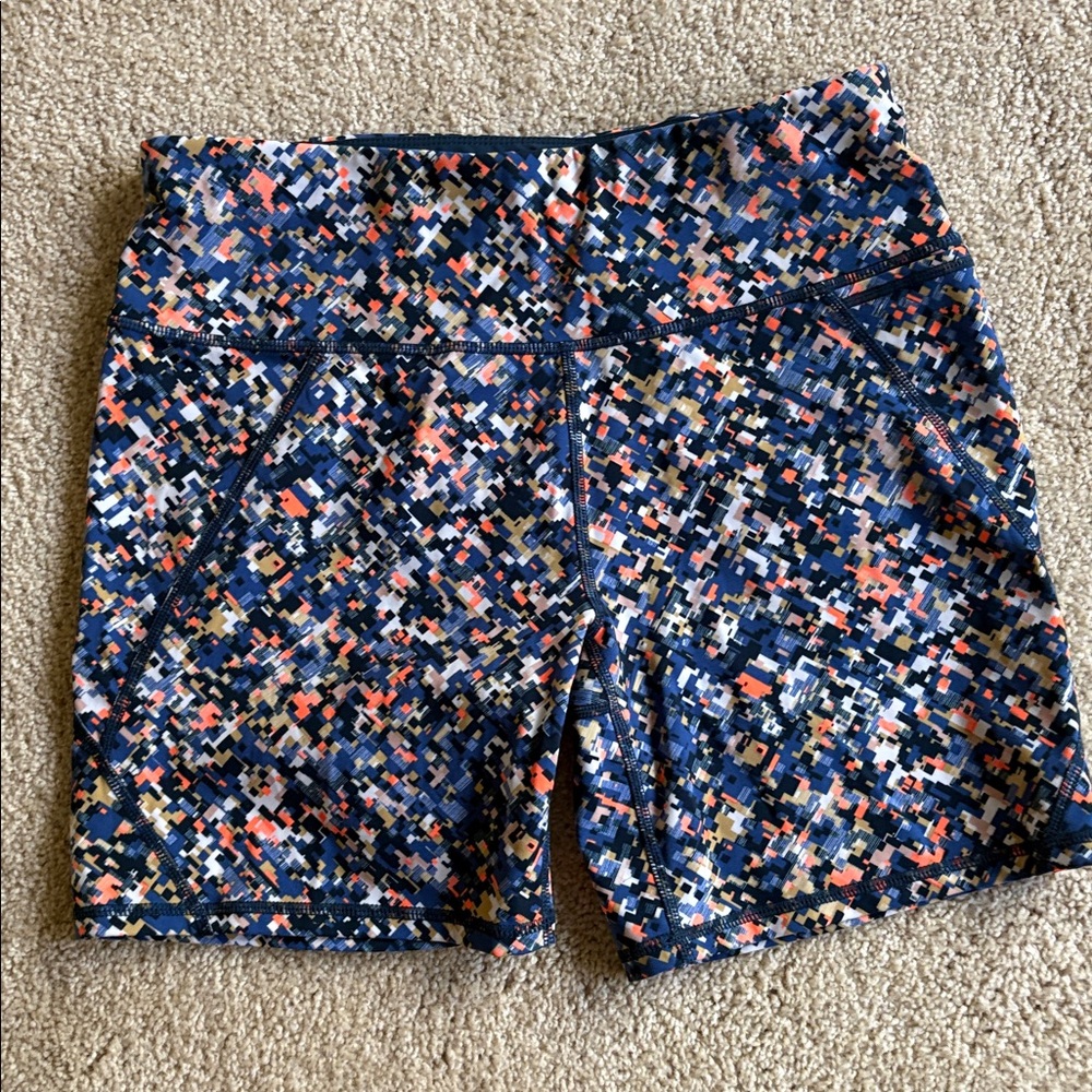 Sweaty Betty 3-pack. Two 7/8 length Leggings and one 6” Short - Picture 3 of 7